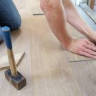 Poser des lames PVC clipsables sur du carrelage : est-ce une bonne idée ?