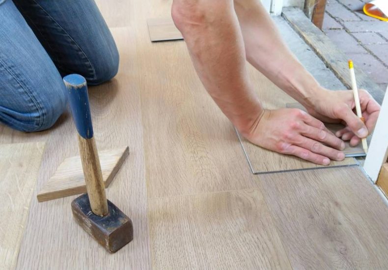 Poser des lames PVC clipsables sur du carrelage : est-ce une bonne idée ?